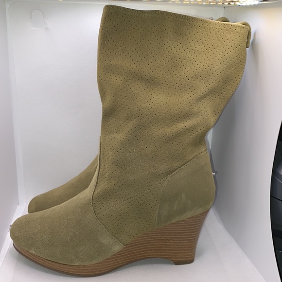 Cushion Walk Woman's Genuine Suede Perforated Heeled Boots Olive Green Size 9 - Picture 4 of 16